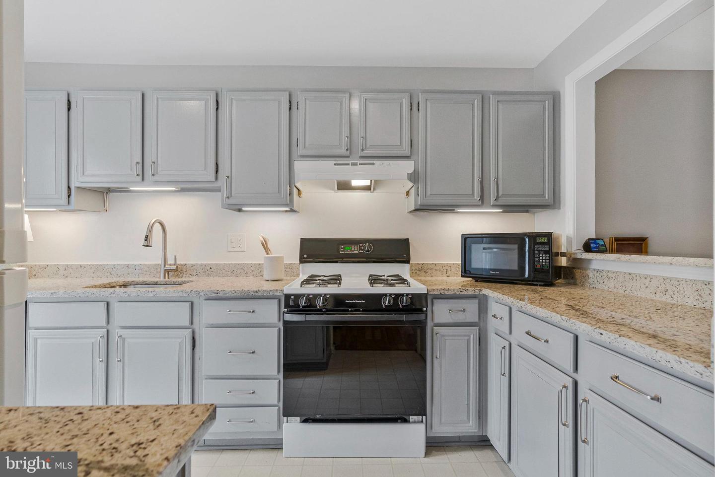10006 OAKTON TERRACE RD, OAKTON, Virginia 22124, 1 Bedroom Bedrooms, ,1 BathroomBathrooms,Residential,For sale,10006 OAKTON TERRACE RD,VAFX2235846 MLS # VAFX2235846