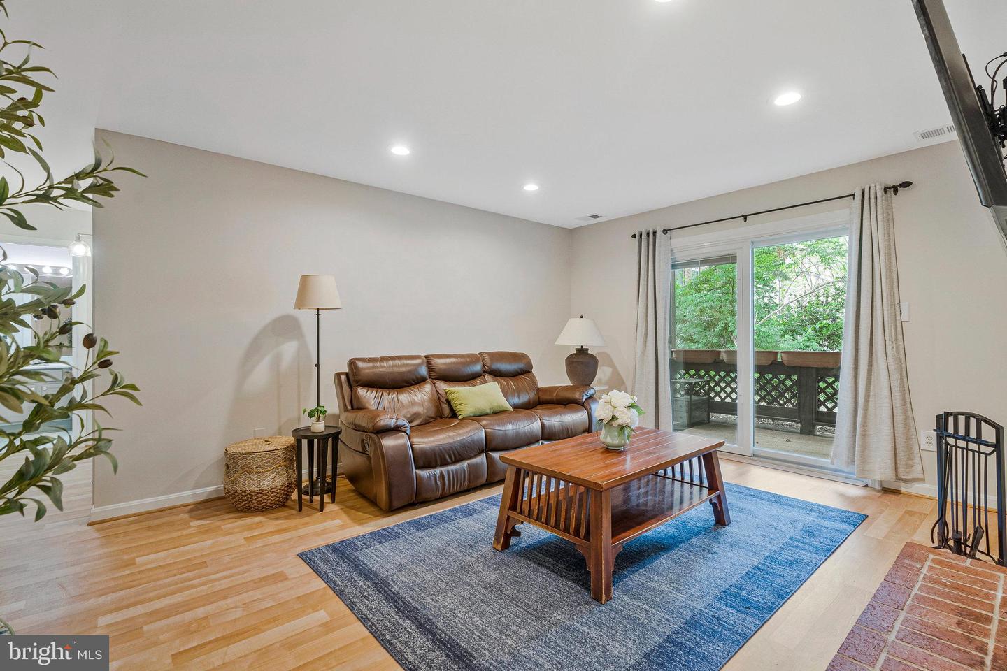 10006 OAKTON TERRACE RD, OAKTON, Virginia 22124, 1 Bedroom Bedrooms, ,1 BathroomBathrooms,Residential,For sale,10006 OAKTON TERRACE RD,VAFX2235846 MLS # VAFX2235846