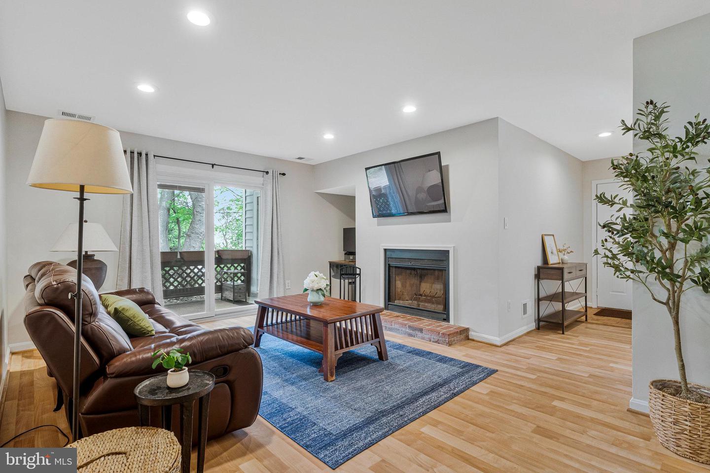 10006 OAKTON TERRACE RD, OAKTON, Virginia 22124, 1 Bedroom Bedrooms, ,1 BathroomBathrooms,Residential,For sale,10006 OAKTON TERRACE RD,VAFX2235846 MLS # VAFX2235846