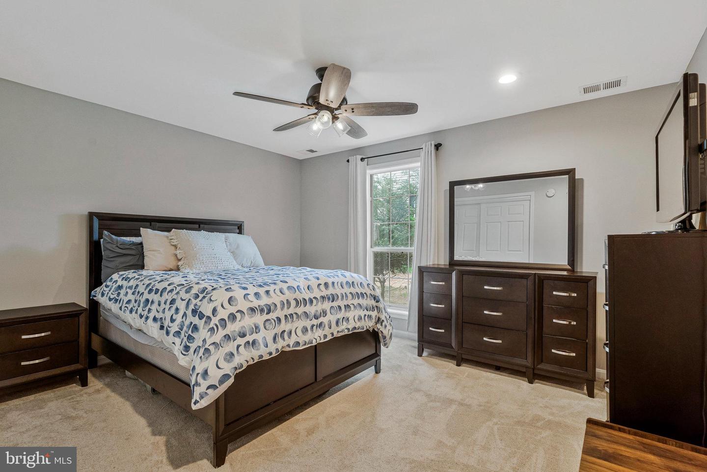 10006 OAKTON TERRACE RD, OAKTON, Virginia 22124, 1 Bedroom Bedrooms, ,1 BathroomBathrooms,Residential,For sale,10006 OAKTON TERRACE RD,VAFX2235846 MLS # VAFX2235846