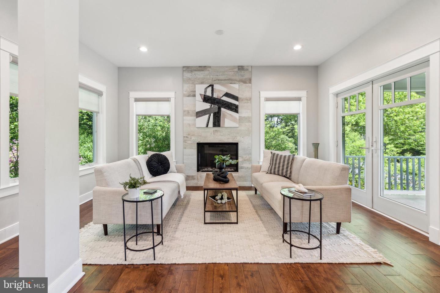 4231 31ST ST N, ARLINGTON, Virginia 22207, 4 Bedrooms Bedrooms, ,3 BathroomsBathrooms,Residential,For sale,4231 31ST ST N,VAAR2056366 MLS # VAAR2056366