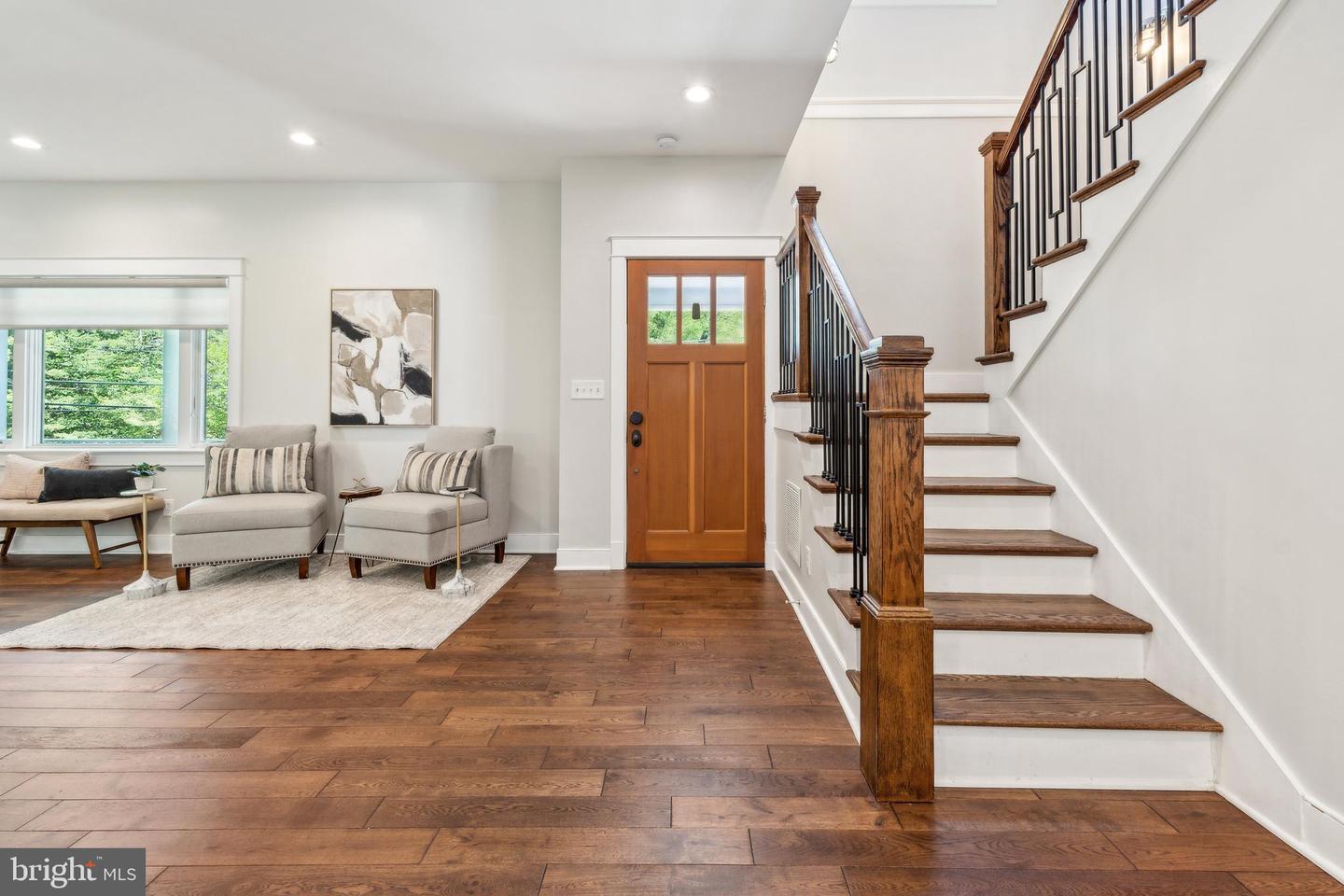4231 31ST ST N, ARLINGTON, Virginia 22207, 4 Bedrooms Bedrooms, ,3 BathroomsBathrooms,Residential,For sale,4231 31ST ST N,VAAR2056366 MLS # VAAR2056366