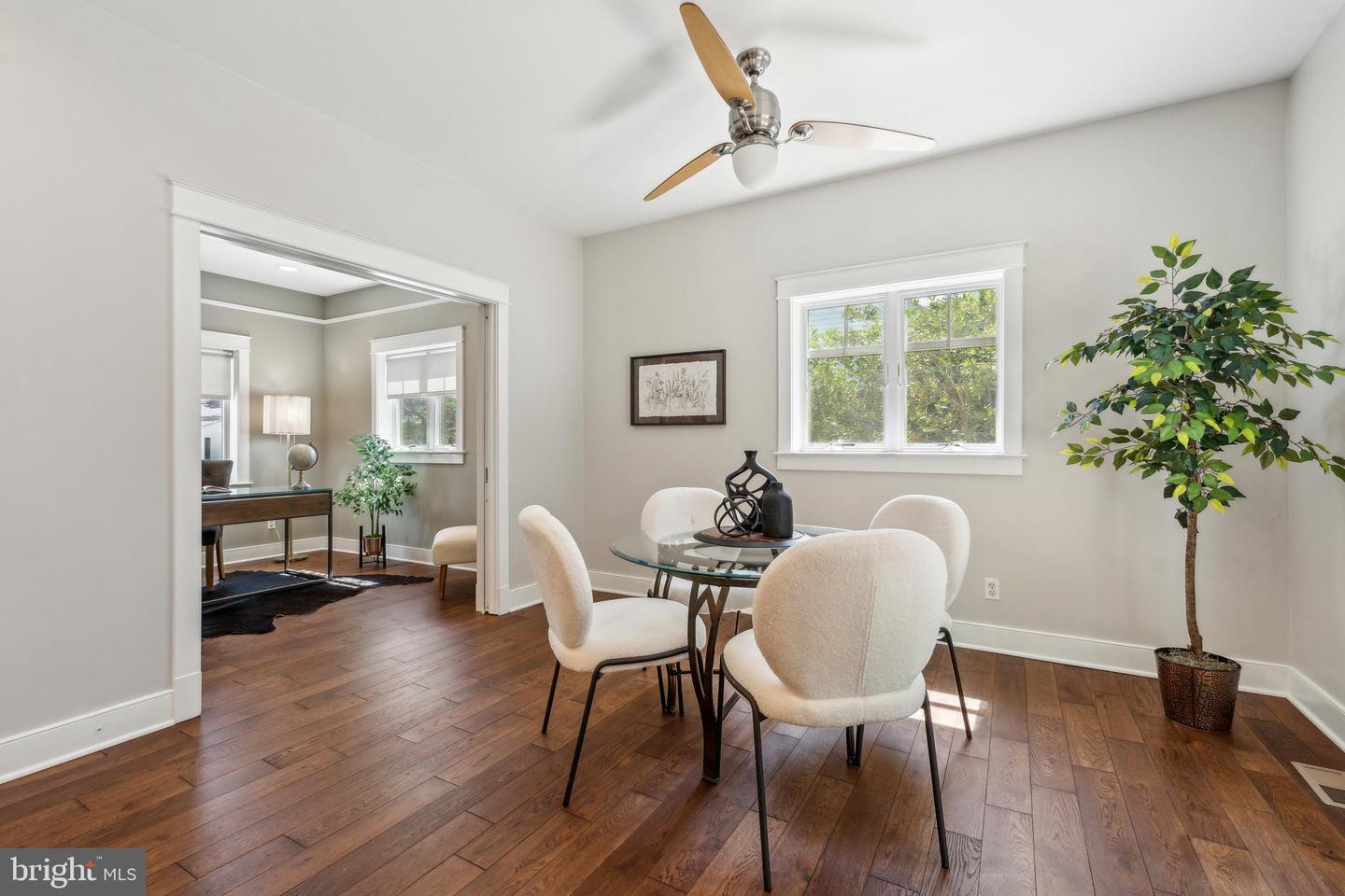 4231 31ST ST N, ARLINGTON, Virginia 22207, 4 Bedrooms Bedrooms, ,3 BathroomsBathrooms,Residential,For sale,4231 31ST ST N,VAAR2056366 MLS # VAAR2056366