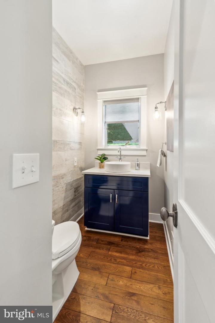 4231 31ST ST N, ARLINGTON, Virginia 22207, 4 Bedrooms Bedrooms, ,3 BathroomsBathrooms,Residential,For sale,4231 31ST ST N,VAAR2056366 MLS # VAAR2056366