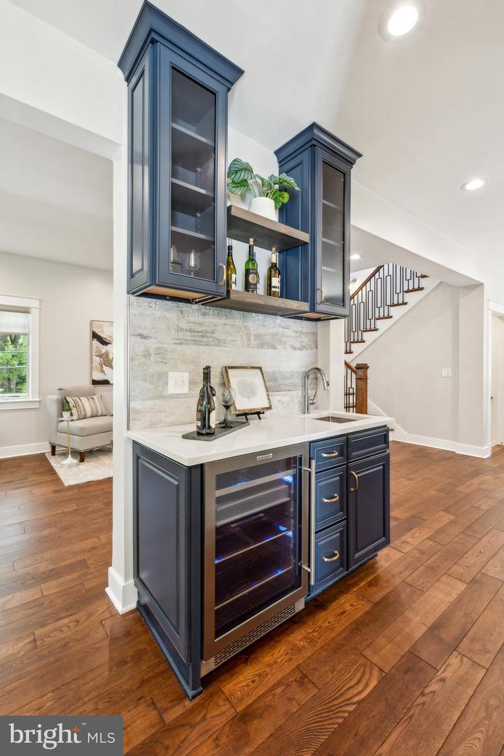 4231 31ST ST N, ARLINGTON, Virginia 22207, 4 Bedrooms Bedrooms, ,3 BathroomsBathrooms,Residential,For sale,4231 31ST ST N,VAAR2056366 MLS # VAAR2056366