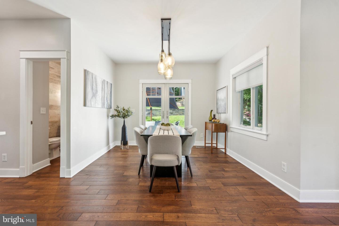4231 31ST ST N, ARLINGTON, Virginia 22207, 4 Bedrooms Bedrooms, ,3 BathroomsBathrooms,Residential,For sale,4231 31ST ST N,VAAR2056366 MLS # VAAR2056366