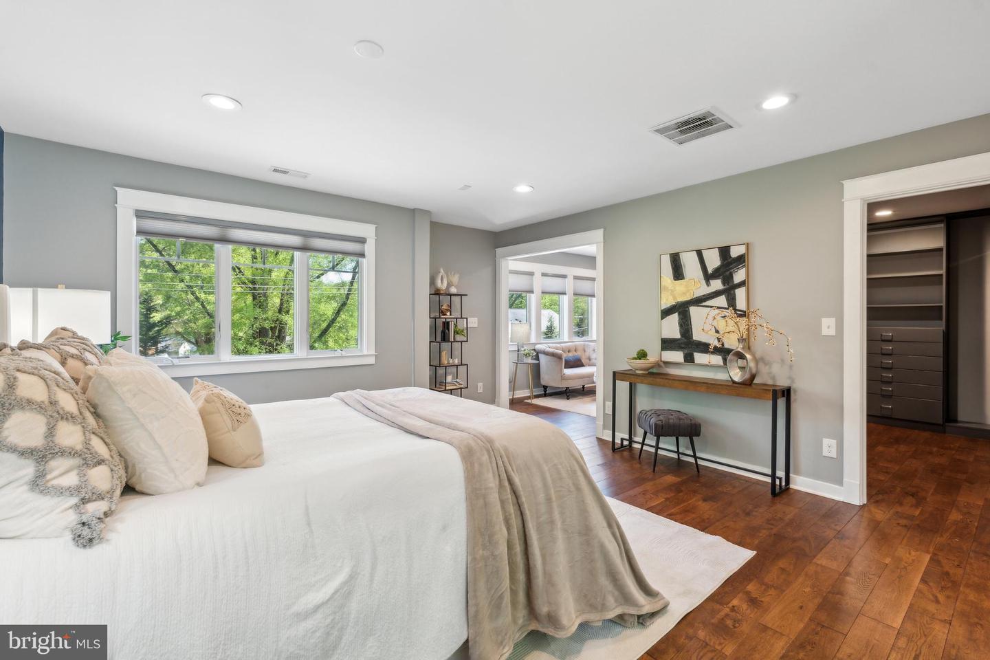 4231 31ST ST N, ARLINGTON, Virginia 22207, 4 Bedrooms Bedrooms, ,3 BathroomsBathrooms,Residential,For sale,4231 31ST ST N,VAAR2056366 MLS # VAAR2056366