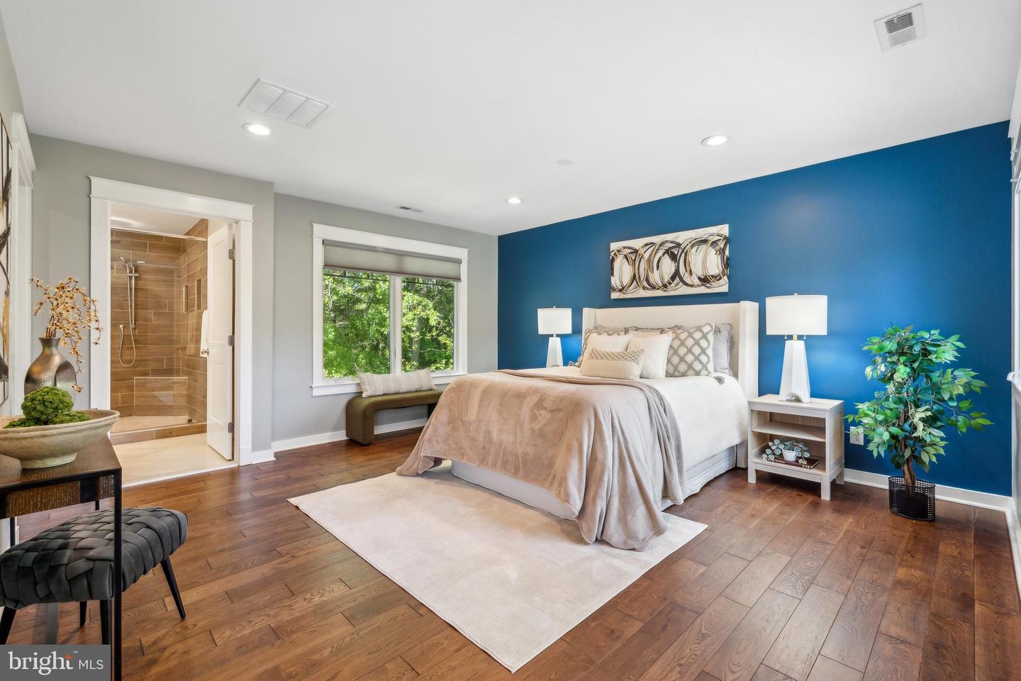4231 31ST ST N, ARLINGTON, Virginia 22207, 4 Bedrooms Bedrooms, ,3 BathroomsBathrooms,Residential,For sale,4231 31ST ST N,VAAR2056366 MLS # VAAR2056366