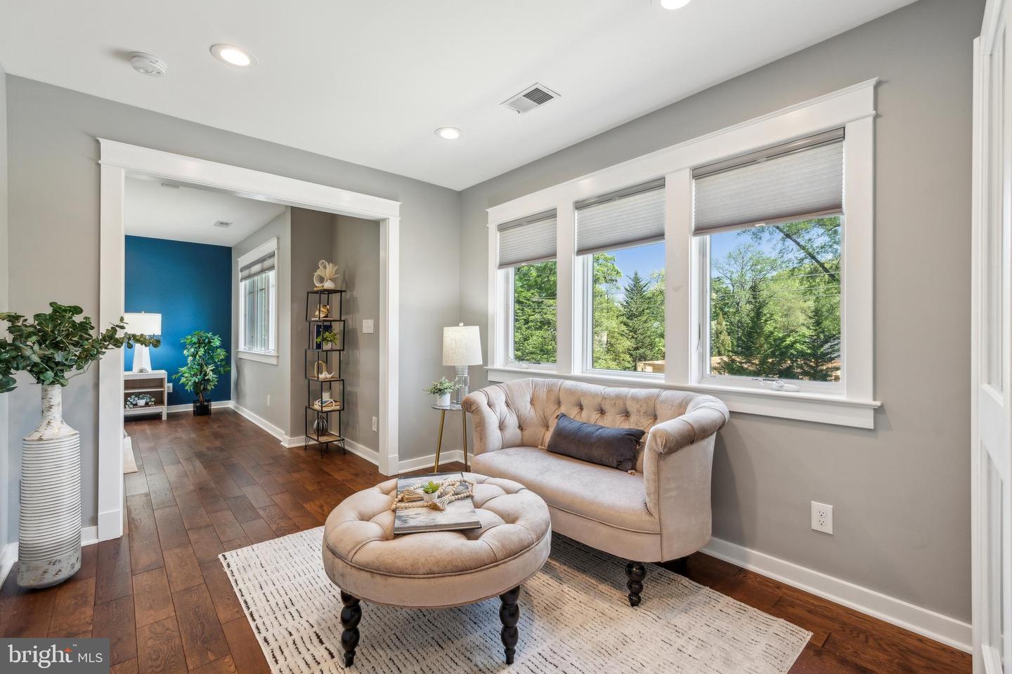 4231 31ST ST N, ARLINGTON, Virginia 22207, 4 Bedrooms Bedrooms, ,3 BathroomsBathrooms,Residential,For sale,4231 31ST ST N,VAAR2056366 MLS # VAAR2056366