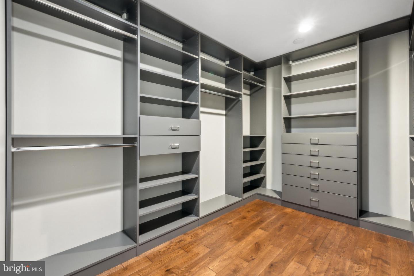 4231 31ST ST N, ARLINGTON, Virginia 22207, 4 Bedrooms Bedrooms, ,3 BathroomsBathrooms,Residential,For sale,4231 31ST ST N,VAAR2056366 MLS # VAAR2056366