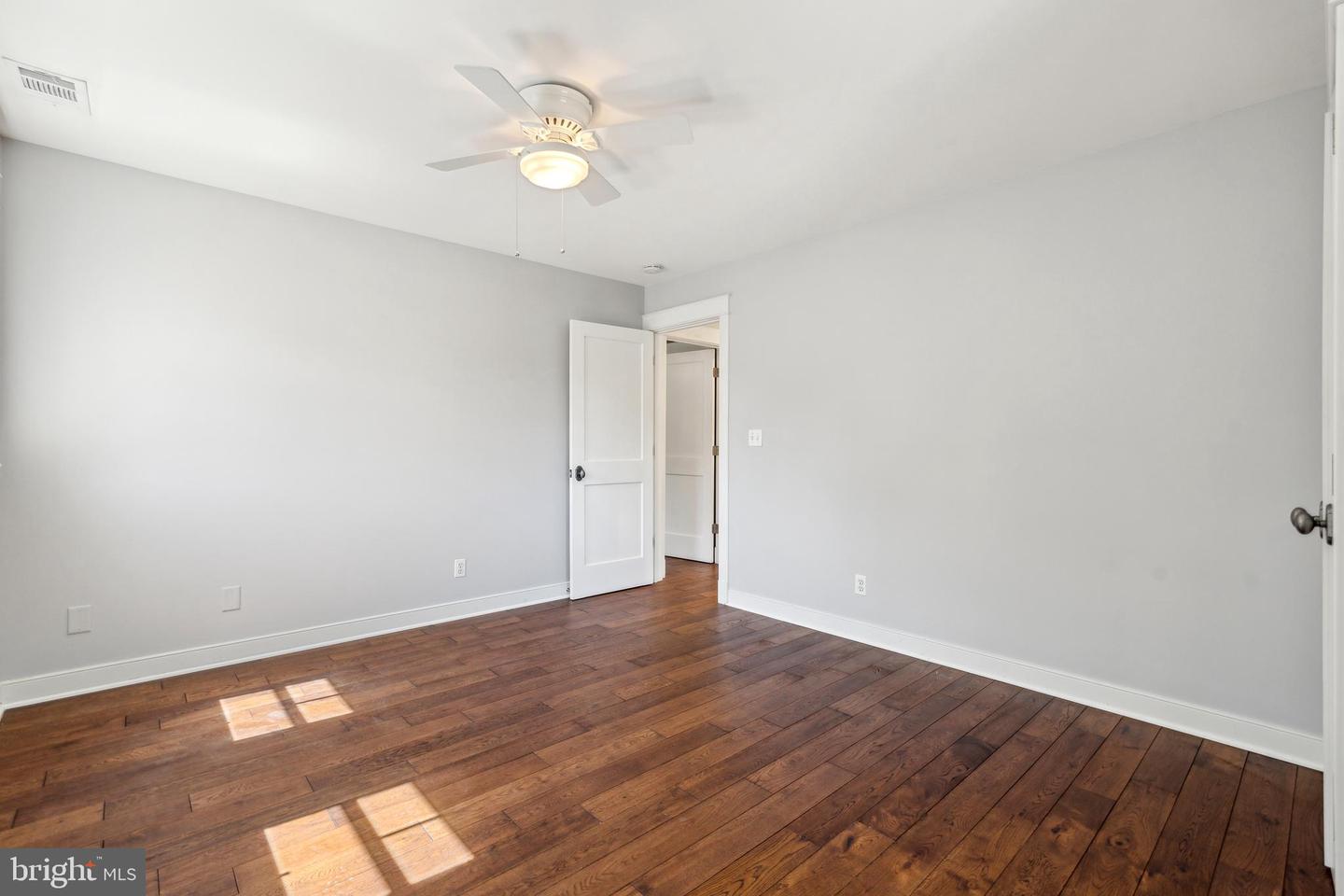 4231 31ST ST N, ARLINGTON, Virginia 22207, 4 Bedrooms Bedrooms, ,3 BathroomsBathrooms,Residential,For sale,4231 31ST ST N,VAAR2056366 MLS # VAAR2056366