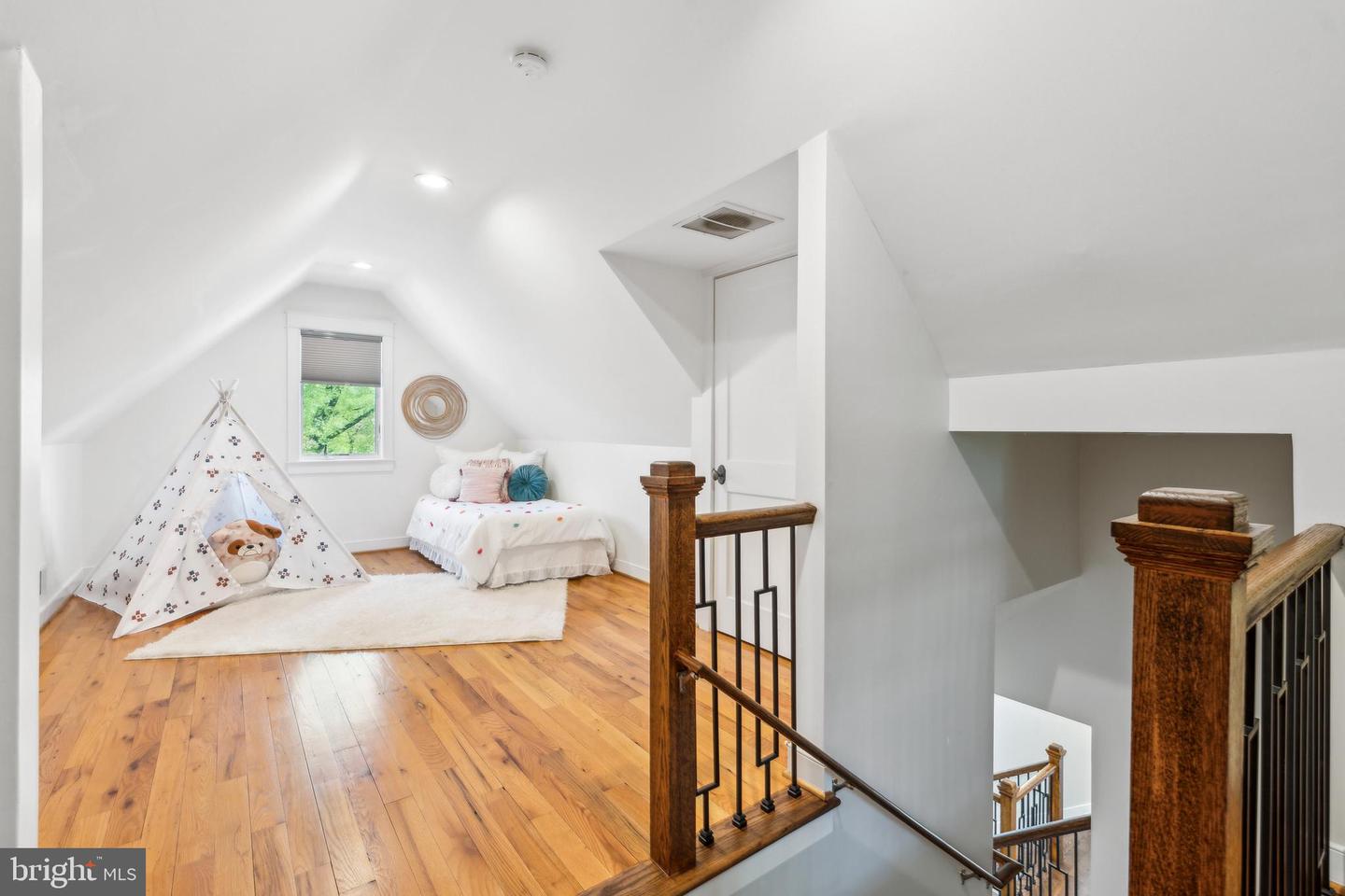 4231 31ST ST N, ARLINGTON, Virginia 22207, 4 Bedrooms Bedrooms, ,3 BathroomsBathrooms,Residential,For sale,4231 31ST ST N,VAAR2056366 MLS # VAAR2056366