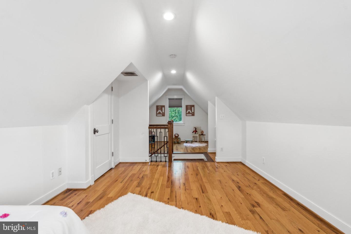 4231 31ST ST N, ARLINGTON, Virginia 22207, 4 Bedrooms Bedrooms, ,3 BathroomsBathrooms,Residential,For sale,4231 31ST ST N,VAAR2056366 MLS # VAAR2056366