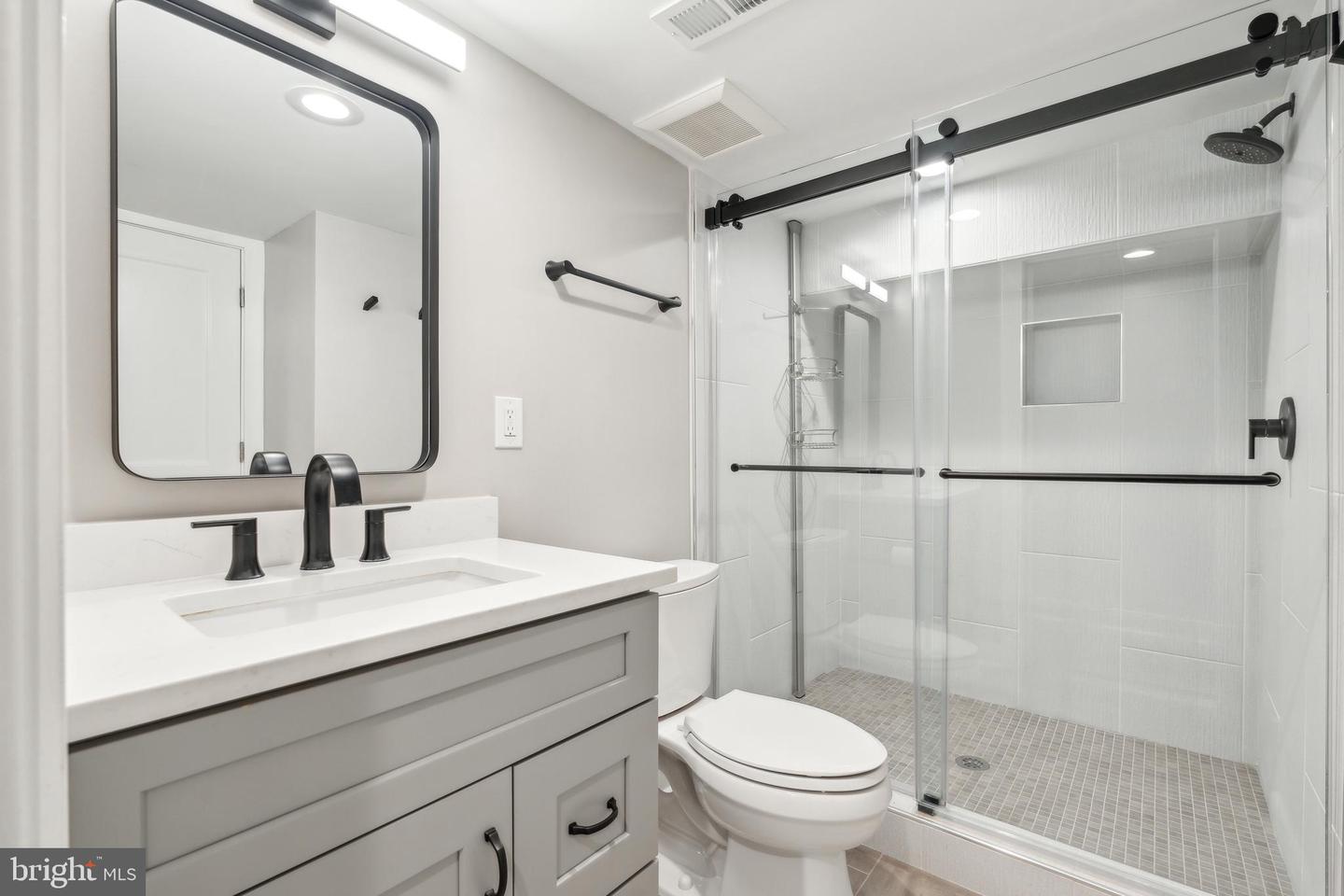 4231 31ST ST N, ARLINGTON, Virginia 22207, 4 Bedrooms Bedrooms, ,3 BathroomsBathrooms,Residential,For sale,4231 31ST ST N,VAAR2056366 MLS # VAAR2056366
