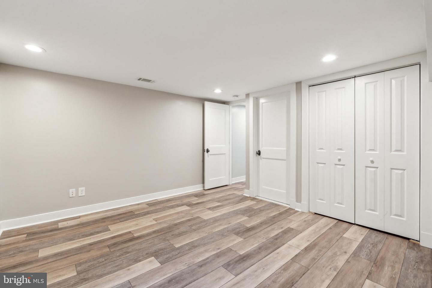 4231 31ST ST N, ARLINGTON, Virginia 22207, 4 Bedrooms Bedrooms, ,3 BathroomsBathrooms,Residential,For sale,4231 31ST ST N,VAAR2056366 MLS # VAAR2056366