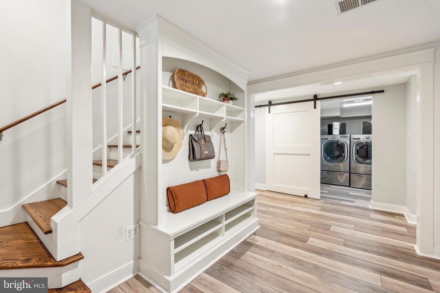 4231 31ST ST N, ARLINGTON, Virginia 22207, 4 Bedrooms Bedrooms, ,3 BathroomsBathrooms,Residential,For sale,4231 31ST ST N,VAAR2056366 MLS # VAAR2056366