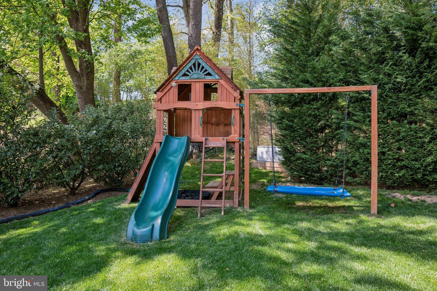 4231 31ST ST N, ARLINGTON, Virginia 22207, 4 Bedrooms Bedrooms, ,3 BathroomsBathrooms,Residential,For sale,4231 31ST ST N,VAAR2056366 MLS # VAAR2056366