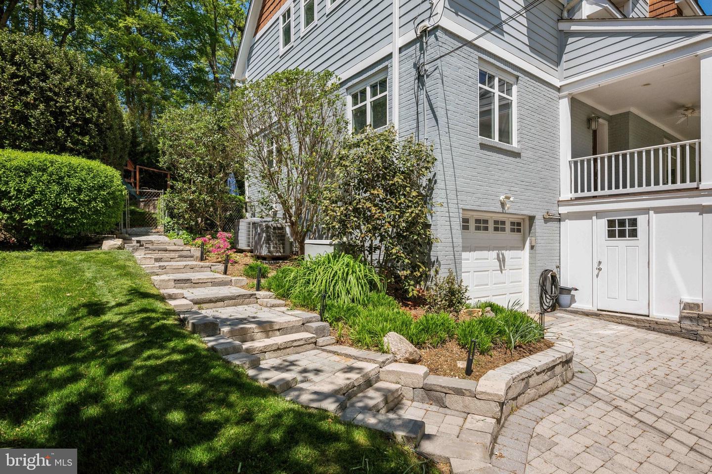 4231 31ST ST N, ARLINGTON, Virginia 22207, 4 Bedrooms Bedrooms, ,3 BathroomsBathrooms,Residential,For sale,4231 31ST ST N,VAAR2056366 MLS # VAAR2056366