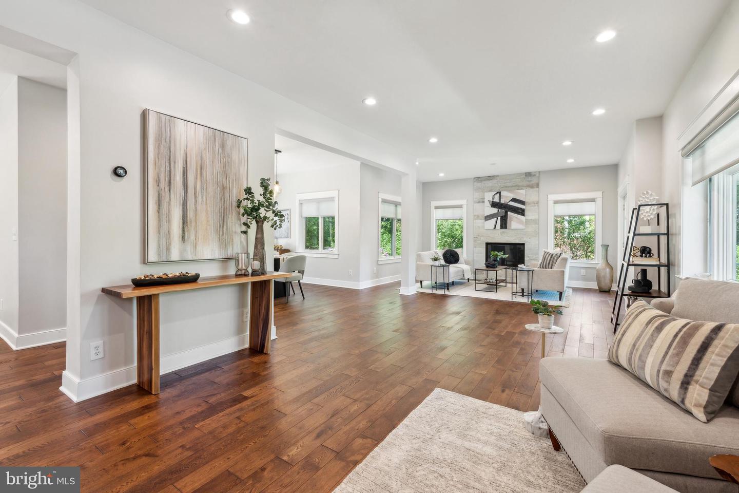 4231 31ST ST N, ARLINGTON, Virginia 22207, 4 Bedrooms Bedrooms, ,3 BathroomsBathrooms,Residential,For sale,4231 31ST ST N,VAAR2056366 MLS # VAAR2056366
