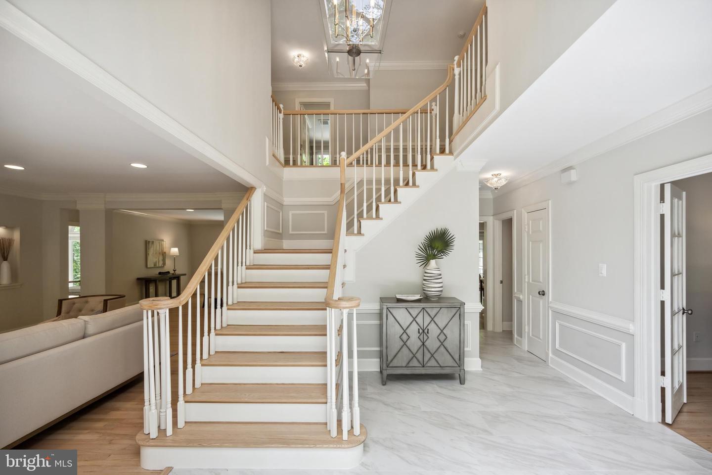 6530 HEATHER BROOK CT, MCLEAN, Virginia 22101, 6 Bedrooms Bedrooms, ,3 BathroomsBathrooms,Residential,For sale,6530 HEATHER BROOK CT,VAFX2235942 MLS # VAFX2235942