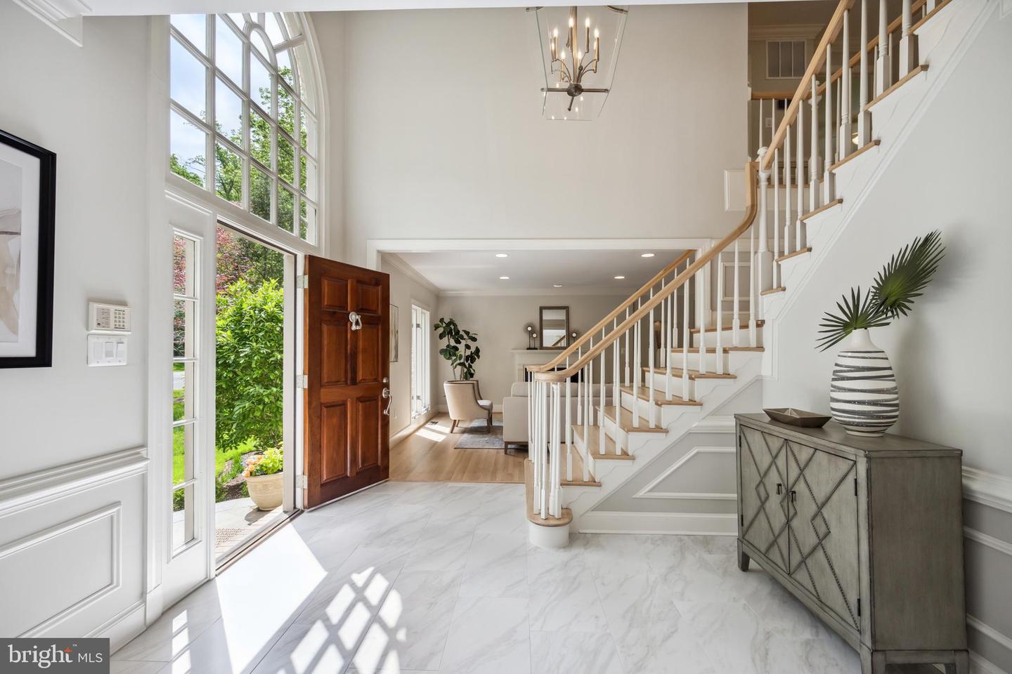 6530 HEATHER BROOK CT, MCLEAN, Virginia 22101, 6 Bedrooms Bedrooms, ,3 BathroomsBathrooms,Residential,For sale,6530 HEATHER BROOK CT,VAFX2235942 MLS # VAFX2235942