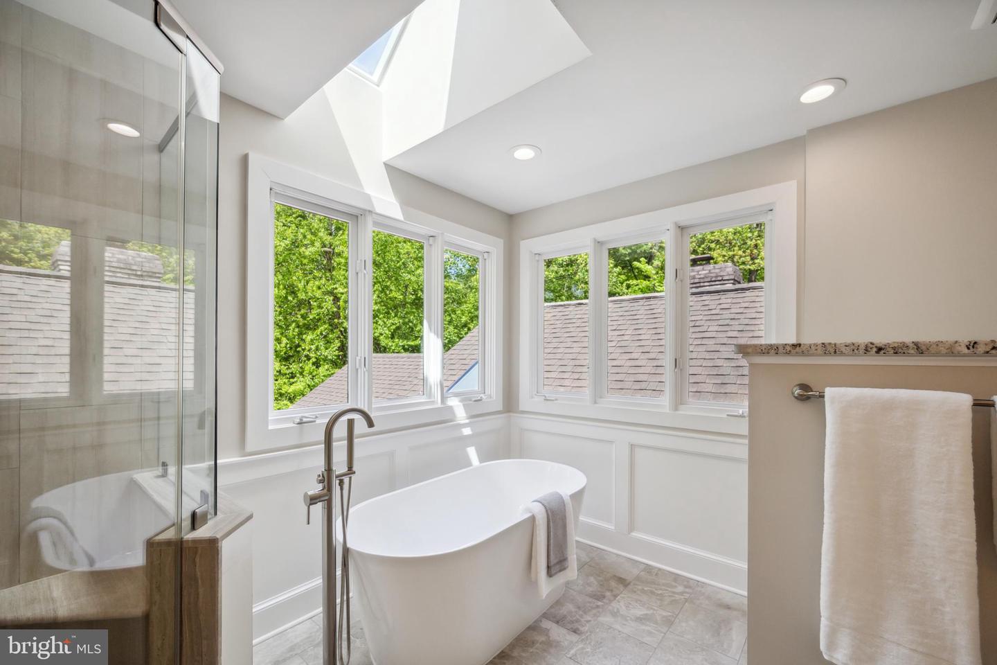 6530 HEATHER BROOK CT, MCLEAN, Virginia 22101, 6 Bedrooms Bedrooms, ,3 BathroomsBathrooms,Residential,For sale,6530 HEATHER BROOK CT,VAFX2235942 MLS # VAFX2235942