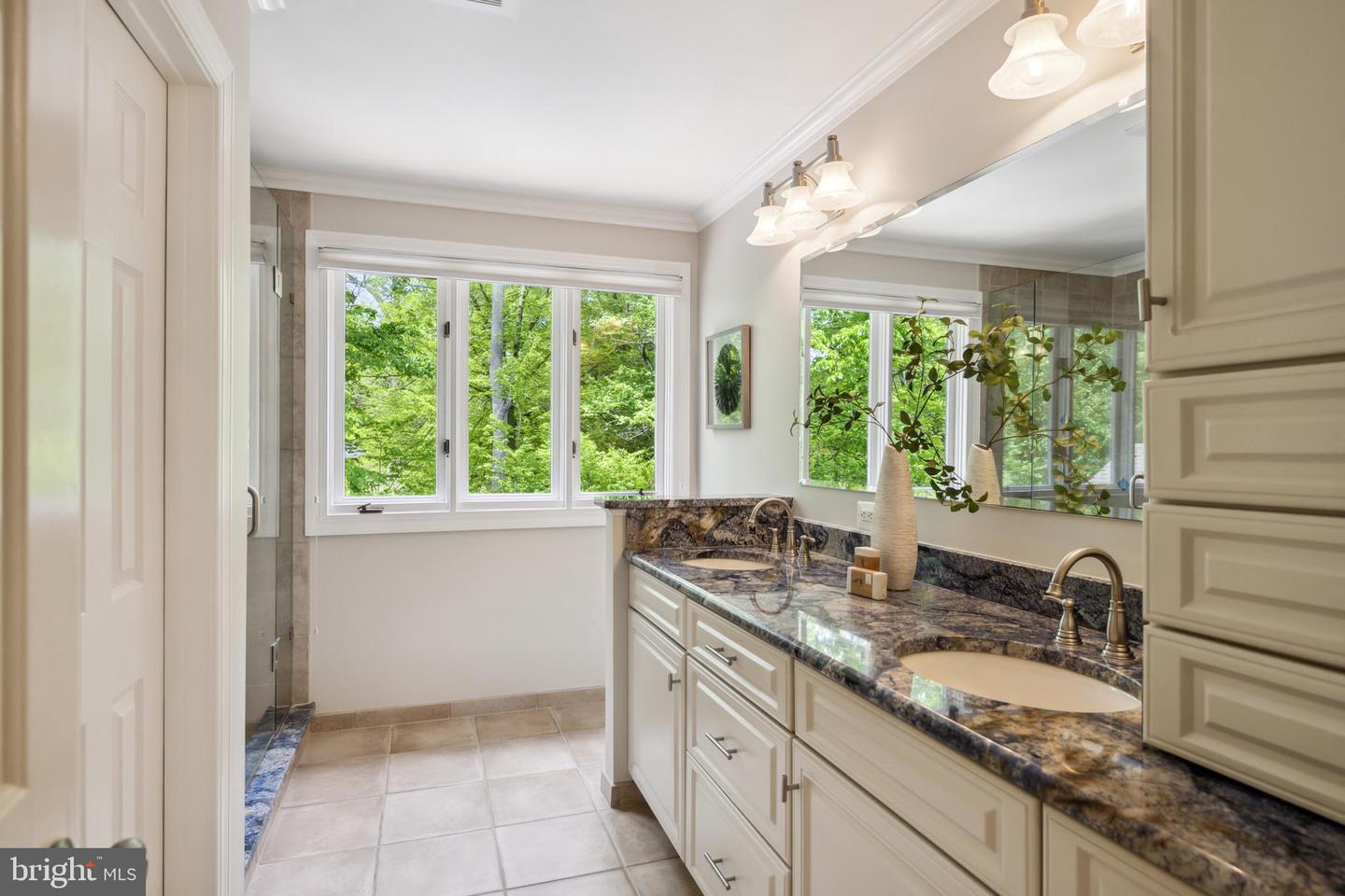 6530 HEATHER BROOK CT, MCLEAN, Virginia 22101, 6 Bedrooms Bedrooms, ,3 BathroomsBathrooms,Residential,For sale,6530 HEATHER BROOK CT,VAFX2235942 MLS # VAFX2235942