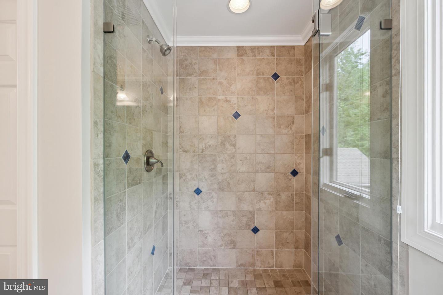 6530 HEATHER BROOK CT, MCLEAN, Virginia 22101, 6 Bedrooms Bedrooms, ,3 BathroomsBathrooms,Residential,For sale,6530 HEATHER BROOK CT,VAFX2235942 MLS # VAFX2235942