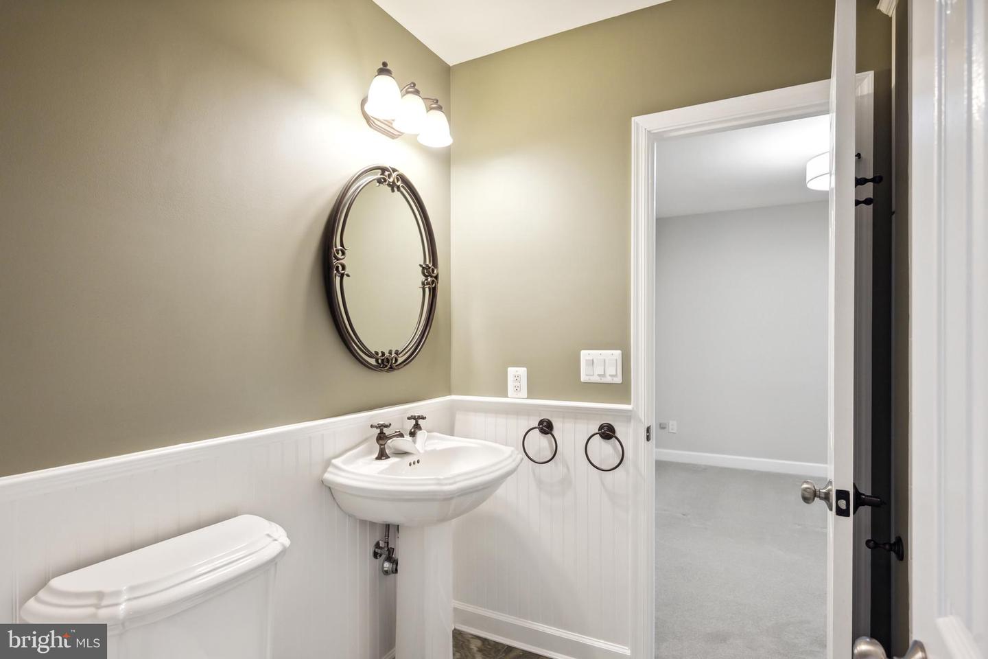 6530 HEATHER BROOK CT, MCLEAN, Virginia 22101, 6 Bedrooms Bedrooms, ,3 BathroomsBathrooms,Residential,For sale,6530 HEATHER BROOK CT,VAFX2235942 MLS # VAFX2235942