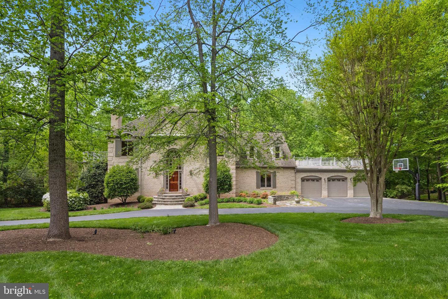 6530 HEATHER BROOK CT, MCLEAN, Virginia 22101, 6 Bedrooms Bedrooms, ,3 BathroomsBathrooms,Residential,For sale,6530 HEATHER BROOK CT,VAFX2235942 MLS # VAFX2235942