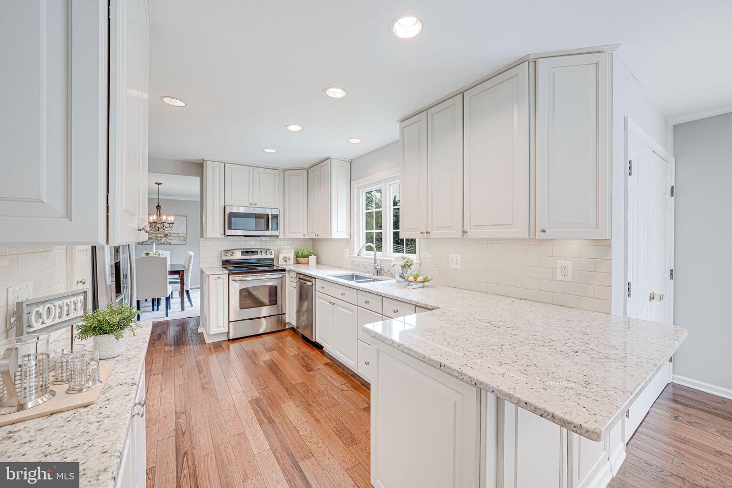 9808 KOHOUTEK CT, VIENNA, Virginia 22182, 4 Bedrooms Bedrooms, ,3 BathroomsBathrooms,Residential,For sale,9808 KOHOUTEK CT,VAFX2235778 MLS # VAFX2235778