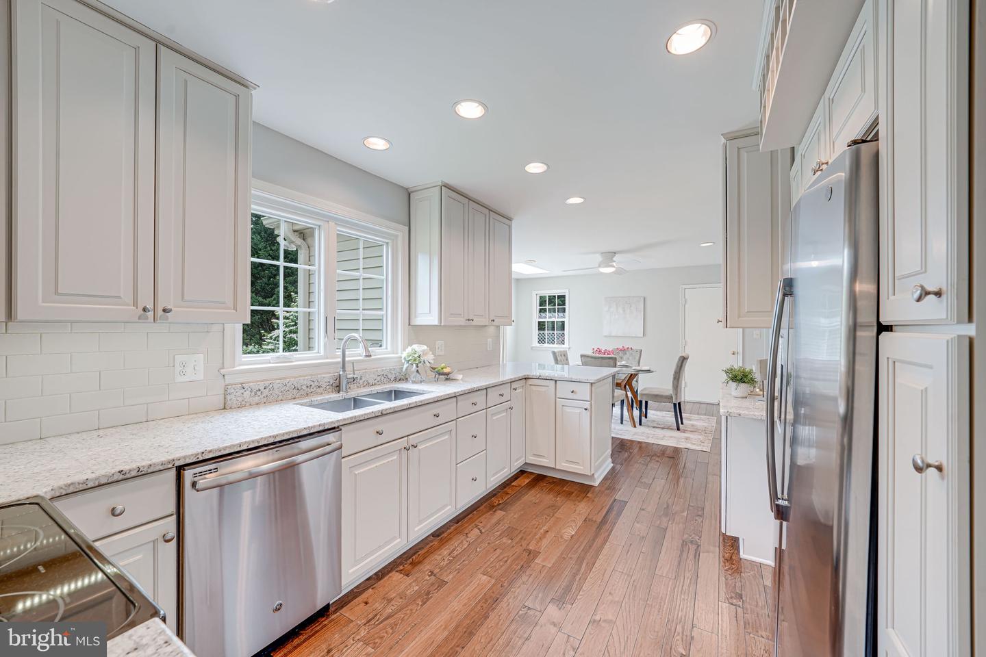 9808 KOHOUTEK CT, VIENNA, Virginia 22182, 4 Bedrooms Bedrooms, ,3 BathroomsBathrooms,Residential,For sale,9808 KOHOUTEK CT,VAFX2235778 MLS # VAFX2235778