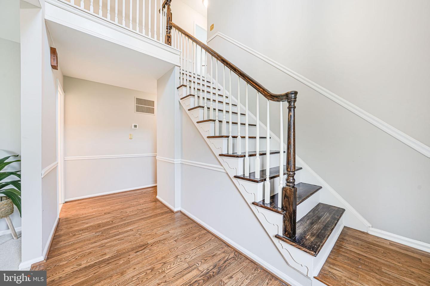 9808 KOHOUTEK CT, VIENNA, Virginia 22182, 4 Bedrooms Bedrooms, ,3 BathroomsBathrooms,Residential,For sale,9808 KOHOUTEK CT,VAFX2235778 MLS # VAFX2235778