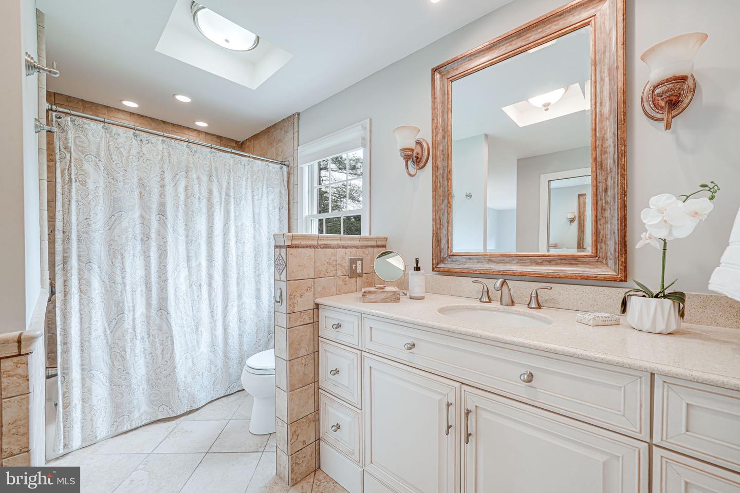 9808 KOHOUTEK CT, VIENNA, Virginia 22182, 4 Bedrooms Bedrooms, ,3 BathroomsBathrooms,Residential,For sale,9808 KOHOUTEK CT,VAFX2235778 MLS # VAFX2235778