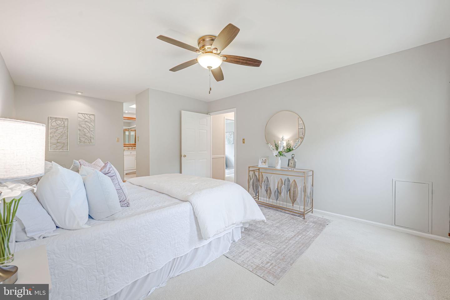 9808 KOHOUTEK CT, VIENNA, Virginia 22182, 4 Bedrooms Bedrooms, ,3 BathroomsBathrooms,Residential,For sale,9808 KOHOUTEK CT,VAFX2235778 MLS # VAFX2235778