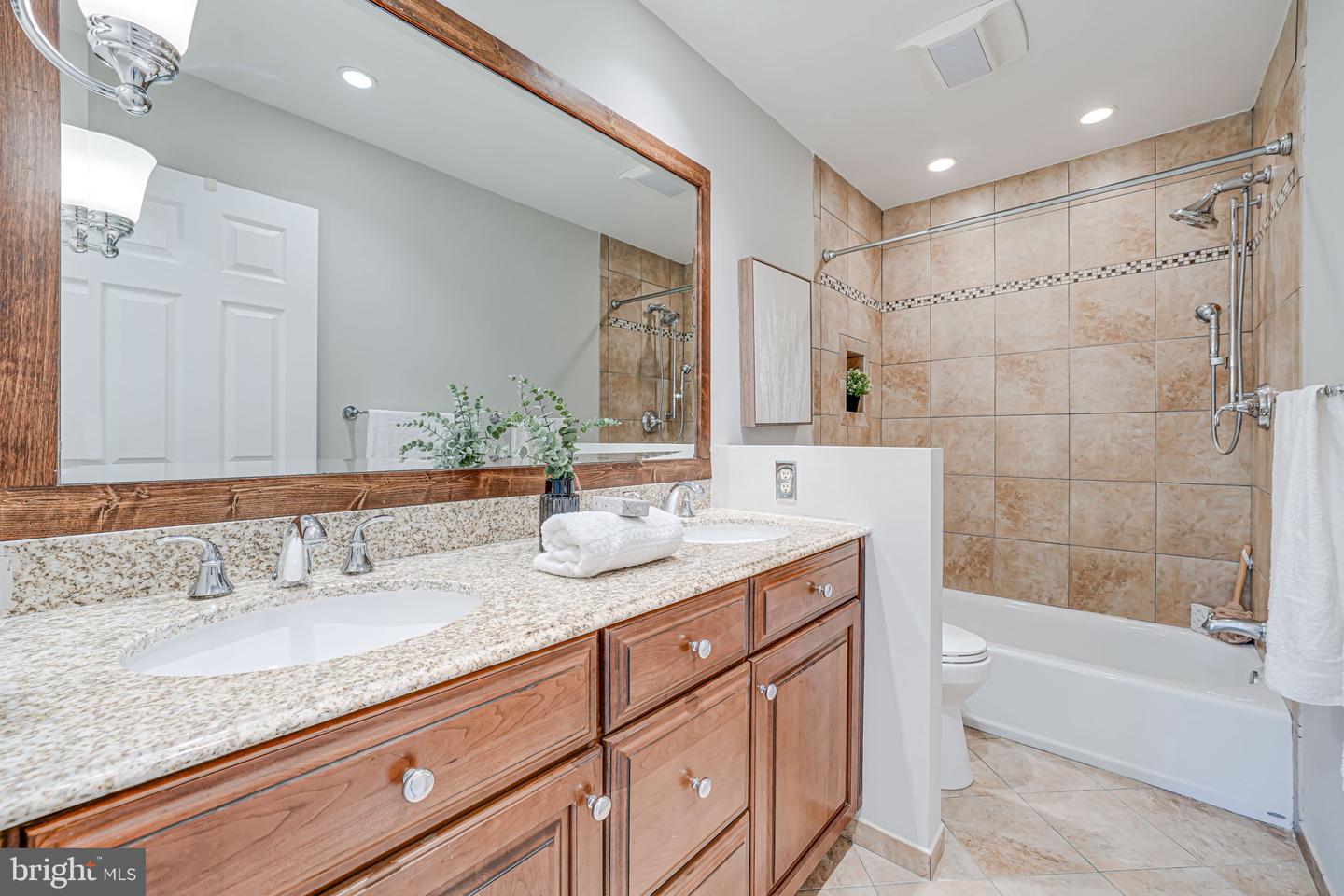 9808 KOHOUTEK CT, VIENNA, Virginia 22182, 4 Bedrooms Bedrooms, ,3 BathroomsBathrooms,Residential,For sale,9808 KOHOUTEK CT,VAFX2235778 MLS # VAFX2235778