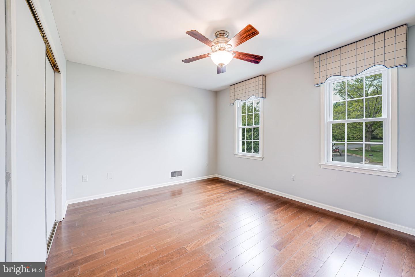 9808 KOHOUTEK CT, VIENNA, Virginia 22182, 4 Bedrooms Bedrooms, ,3 BathroomsBathrooms,Residential,For sale,9808 KOHOUTEK CT,VAFX2235778 MLS # VAFX2235778