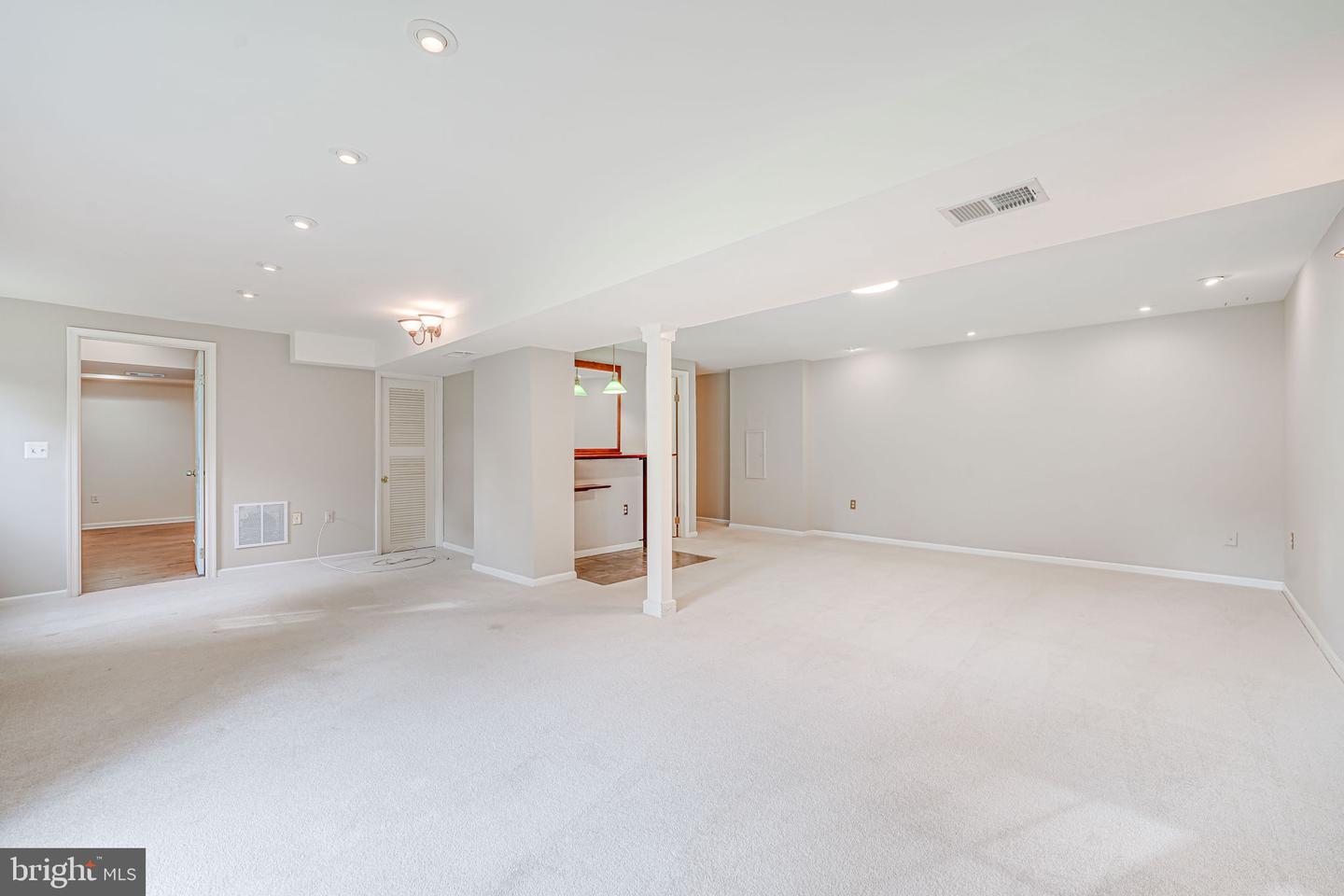 9808 KOHOUTEK CT, VIENNA, Virginia 22182, 4 Bedrooms Bedrooms, ,3 BathroomsBathrooms,Residential,For sale,9808 KOHOUTEK CT,VAFX2235778 MLS # VAFX2235778