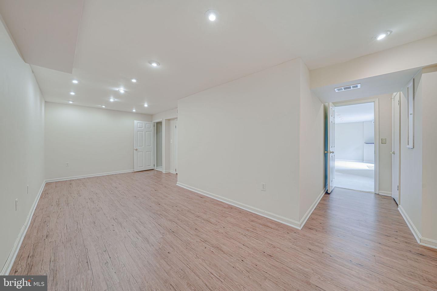 9808 KOHOUTEK CT, VIENNA, Virginia 22182, 4 Bedrooms Bedrooms, ,3 BathroomsBathrooms,Residential,For sale,9808 KOHOUTEK CT,VAFX2235778 MLS # VAFX2235778