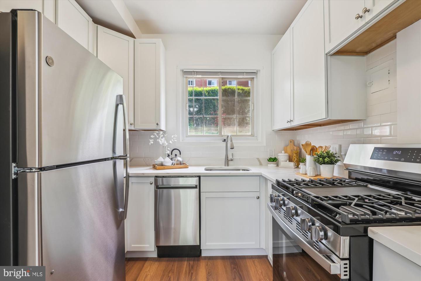 3733 GUNSTON RD, ALEXANDRIA, Virginia 22302, 2 Bedrooms Bedrooms, ,1 BathroomBathrooms,Residential,For sale,3733 GUNSTON RD,VAAX2044460 MLS # VAAX2044460