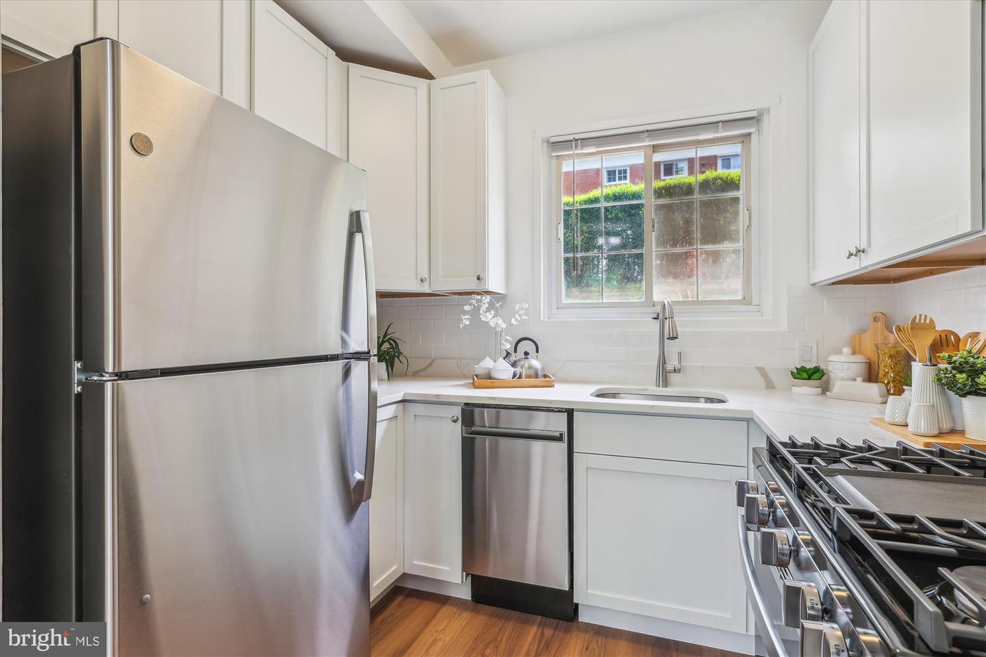 3733 GUNSTON RD, ALEXANDRIA, Virginia 22302, 2 Bedrooms Bedrooms, ,1 BathroomBathrooms,Residential,For sale,3733 GUNSTON RD,VAAX2044460 MLS # VAAX2044460