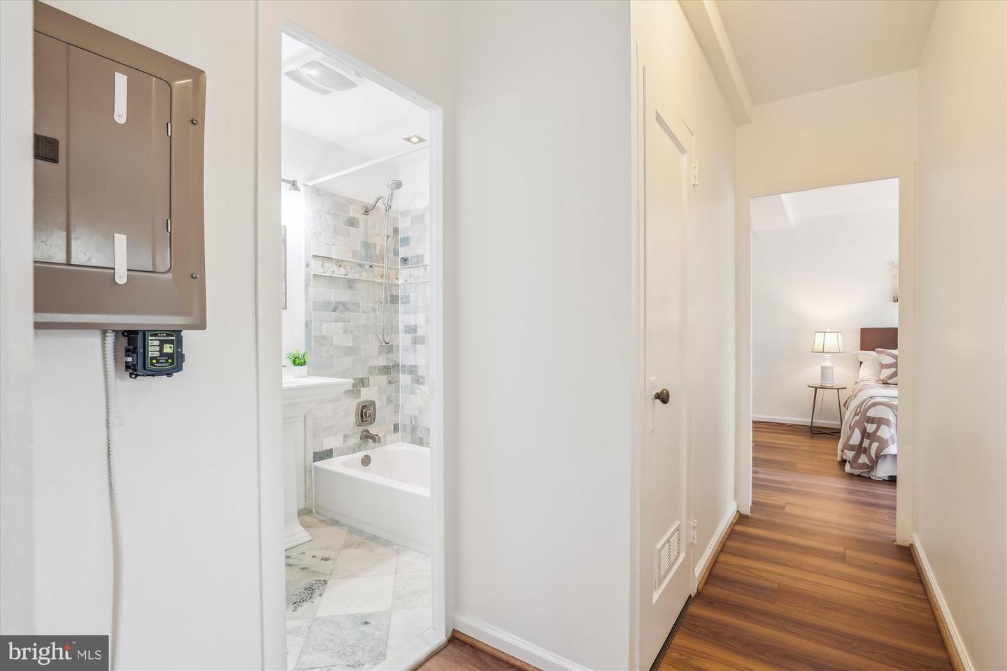 3733 GUNSTON RD, ALEXANDRIA, Virginia 22302, 2 Bedrooms Bedrooms, ,1 BathroomBathrooms,Residential,For sale,3733 GUNSTON RD,VAAX2044460 MLS # VAAX2044460