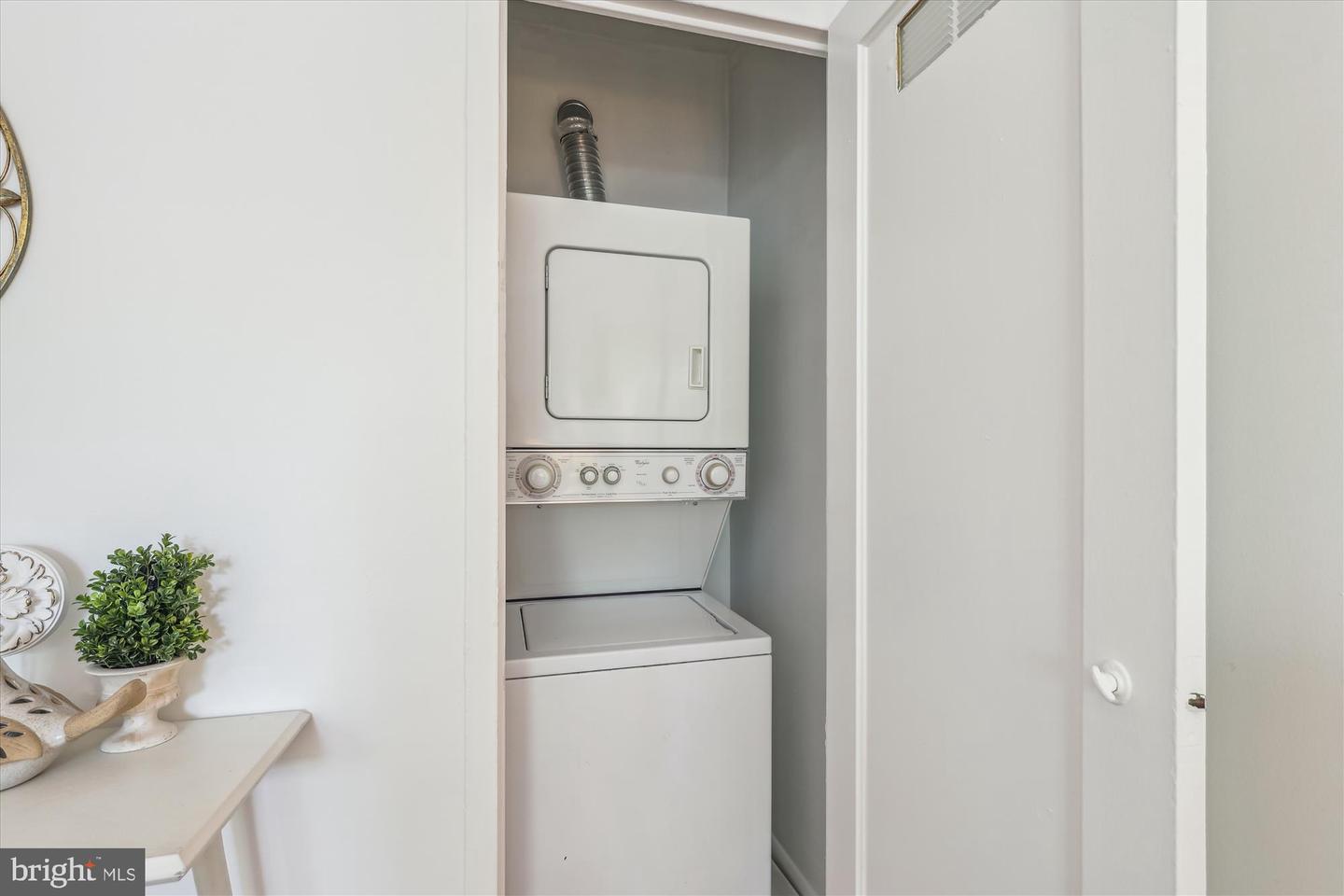 3733 GUNSTON RD, ALEXANDRIA, Virginia 22302, 2 Bedrooms Bedrooms, ,1 BathroomBathrooms,Residential,For sale,3733 GUNSTON RD,VAAX2044460 MLS # VAAX2044460