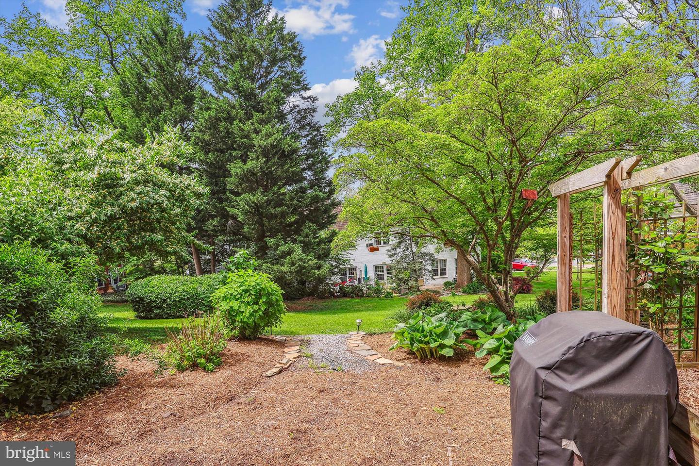 3733 GUNSTON RD, ALEXANDRIA, Virginia 22302, 2 Bedrooms Bedrooms, ,1 BathroomBathrooms,Residential,For sale,3733 GUNSTON RD,VAAX2044460 MLS # VAAX2044460
