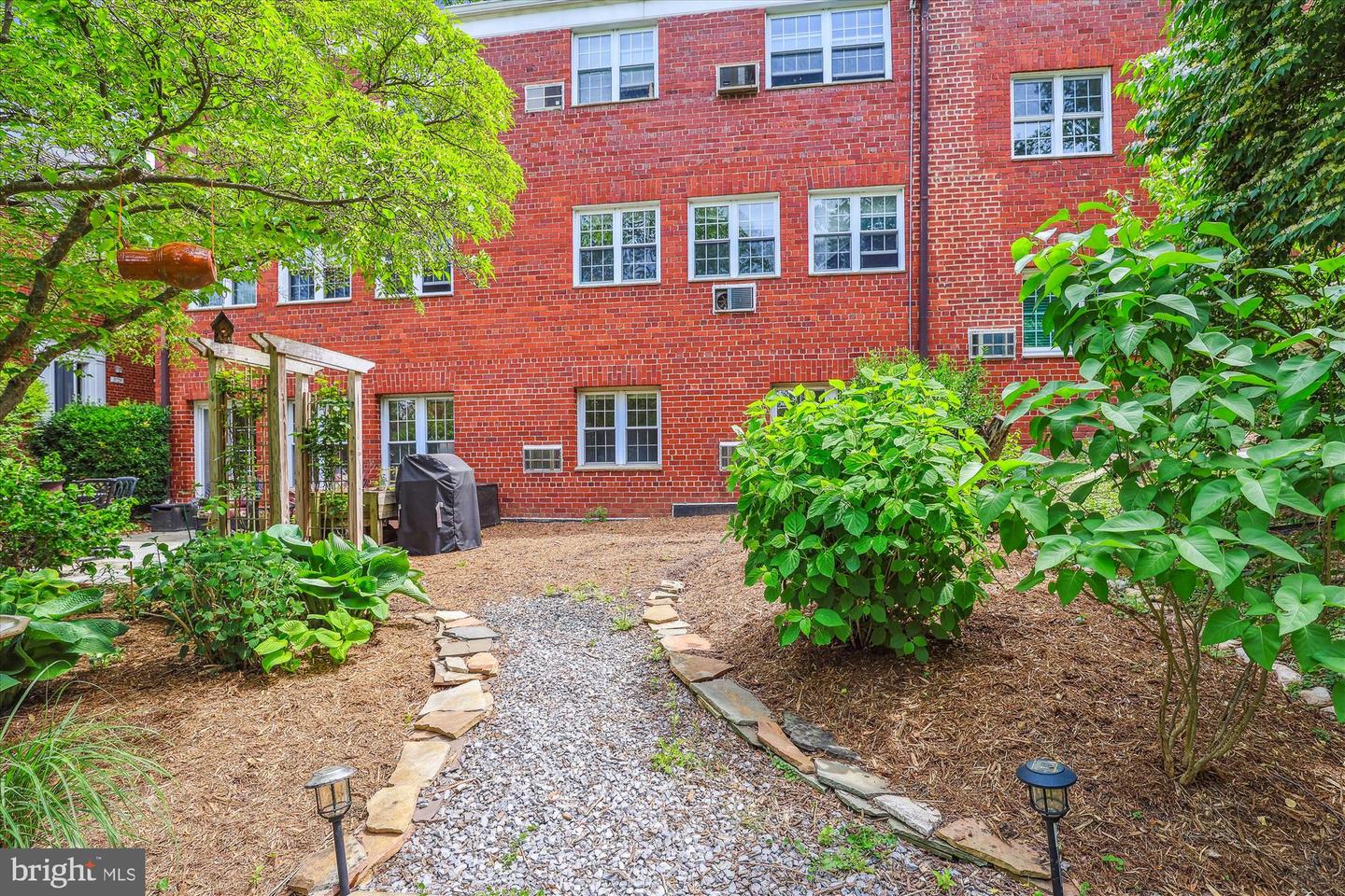 3733 GUNSTON RD, ALEXANDRIA, Virginia 22302, 2 Bedrooms Bedrooms, ,1 BathroomBathrooms,Residential,For sale,3733 GUNSTON RD,VAAX2044460 MLS # VAAX2044460