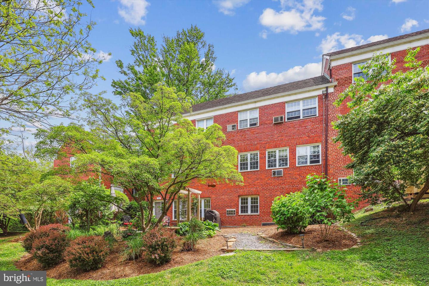 3733 GUNSTON RD, ALEXANDRIA, Virginia 22302, 2 Bedrooms Bedrooms, ,1 BathroomBathrooms,Residential,For sale,3733 GUNSTON RD,VAAX2044460 MLS # VAAX2044460