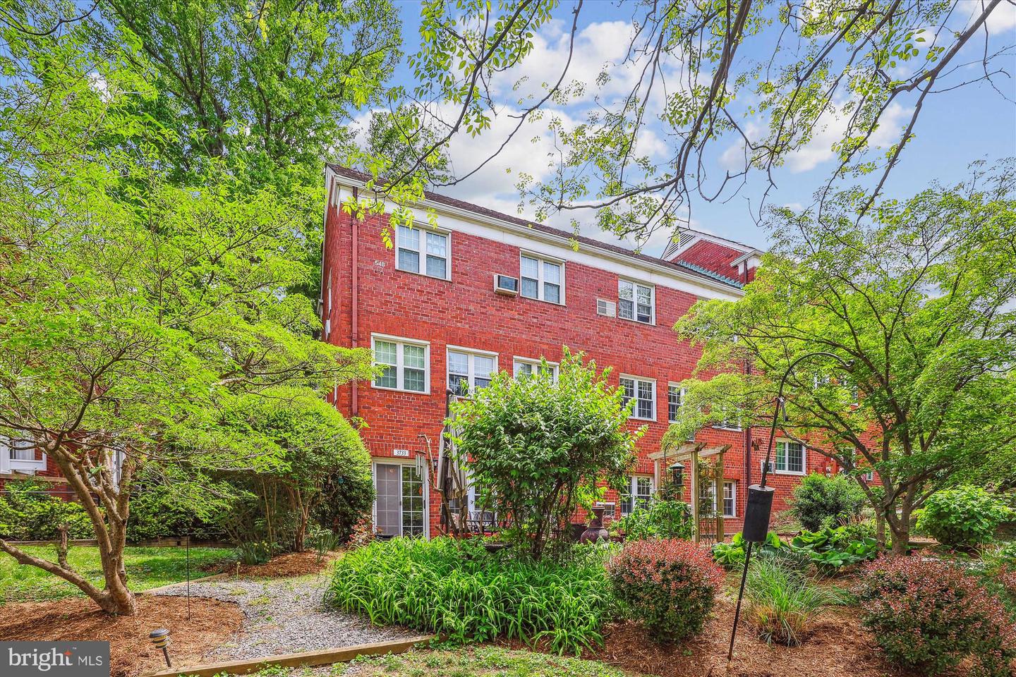 3733 GUNSTON RD, ALEXANDRIA, Virginia 22302, 2 Bedrooms Bedrooms, ,1 BathroomBathrooms,Residential,For sale,3733 GUNSTON RD,VAAX2044460 MLS # VAAX2044460