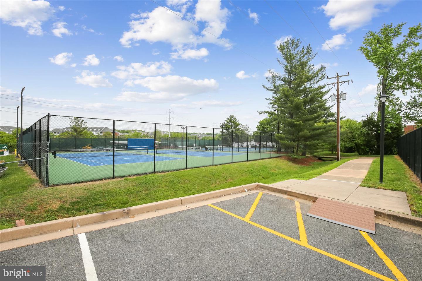 3733 GUNSTON RD, ALEXANDRIA, Virginia 22302, 2 Bedrooms Bedrooms, ,1 BathroomBathrooms,Residential,For sale,3733 GUNSTON RD,VAAX2044460 MLS # VAAX2044460