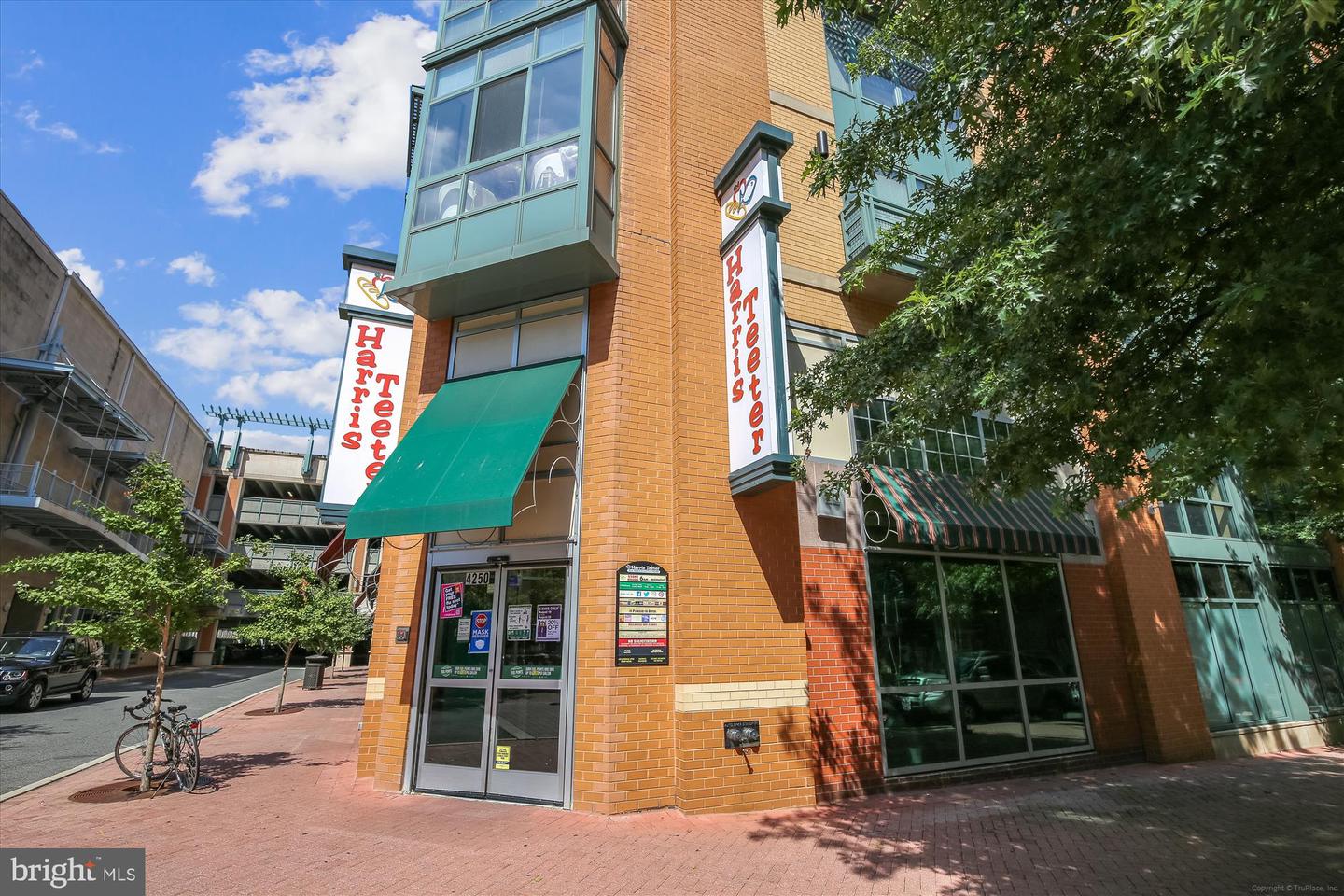 3733 GUNSTON RD, ALEXANDRIA, Virginia 22302, 2 Bedrooms Bedrooms, ,1 BathroomBathrooms,Residential,For sale,3733 GUNSTON RD,VAAX2044460 MLS # VAAX2044460