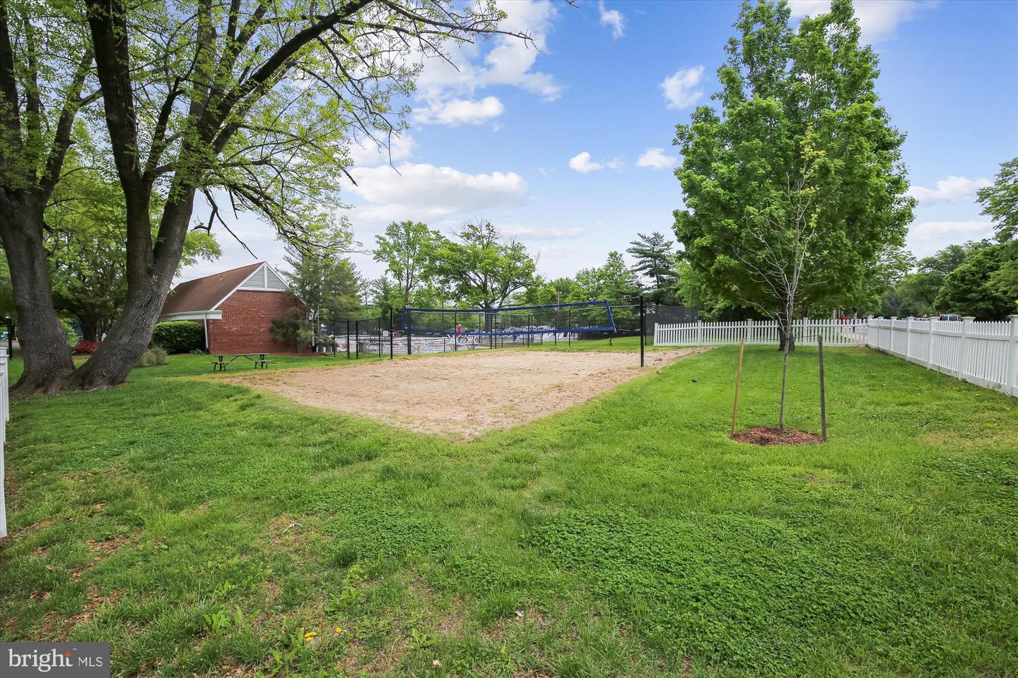 3733 GUNSTON RD, ALEXANDRIA, Virginia 22302, 2 Bedrooms Bedrooms, ,1 BathroomBathrooms,Residential,For sale,3733 GUNSTON RD,VAAX2044460 MLS # VAAX2044460